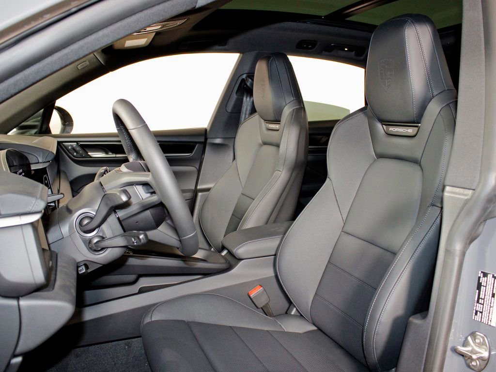 Certified 2025 Porsche Macan 4S Electric image 5