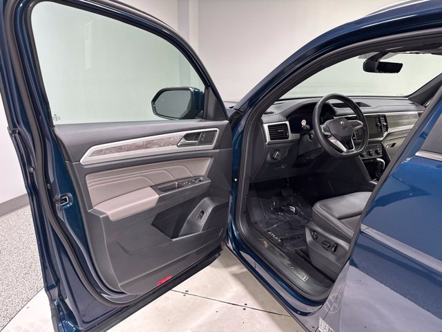 Used 2023 Volkswagen Atlas Cross Sport SE AWD/4WD image 9