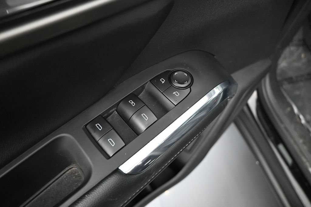 Used 2025 Chevrolet Traverse LT AWD/4WD image 6