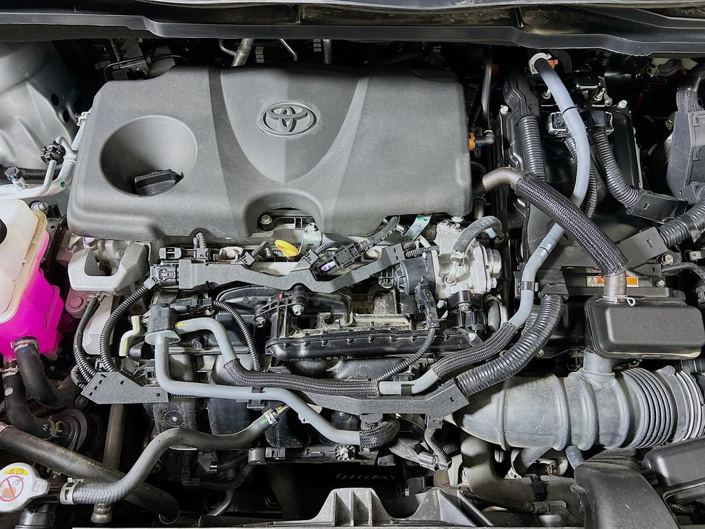 Certified 2025 Toyota Sienna XLE FWD image 28
