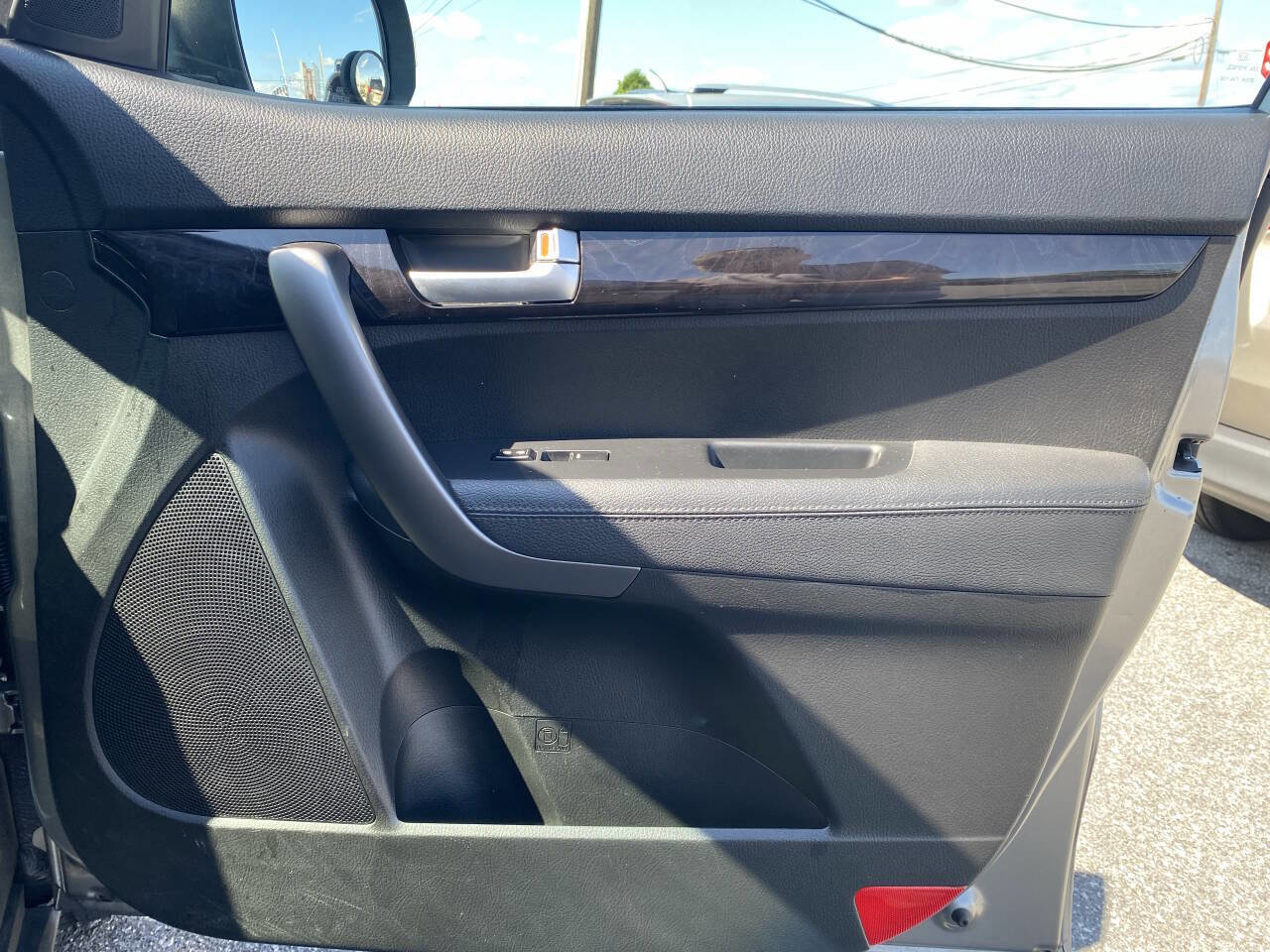 Used 2015 Kia Sorento LX image 17