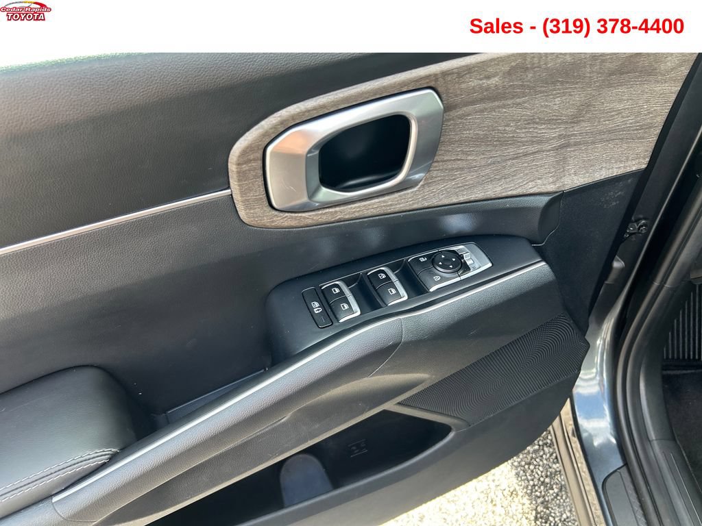 Used 2023 Kia Sorento EX w/ Panoramic Sunroof Package FWD image 11