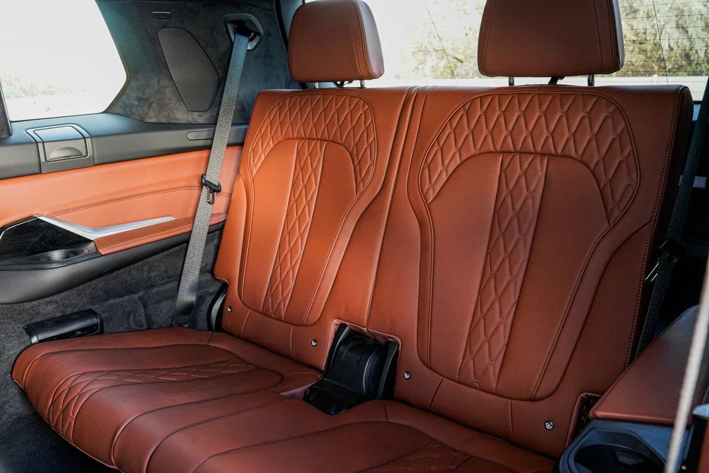 Certified 2025 BMW X7 M60i AWD/4WD image 23