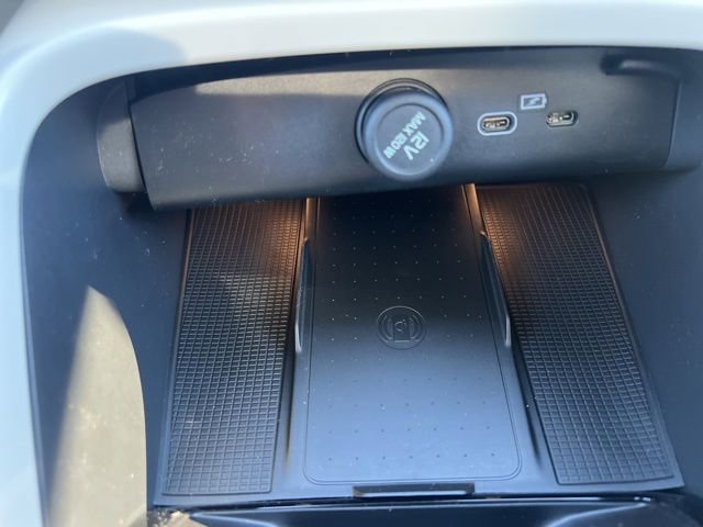 New 2026 Volvo XC40 B4 Plus w/ Protection Package FWD image 19