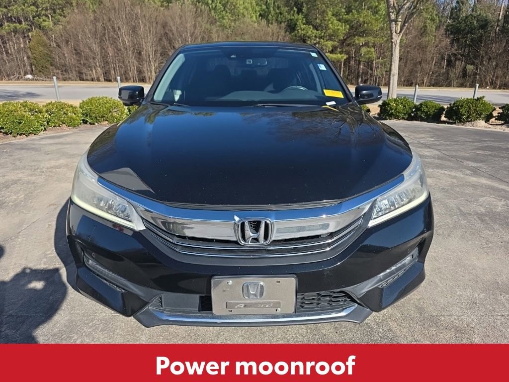 Used 2017 Honda Accord Touring image 11