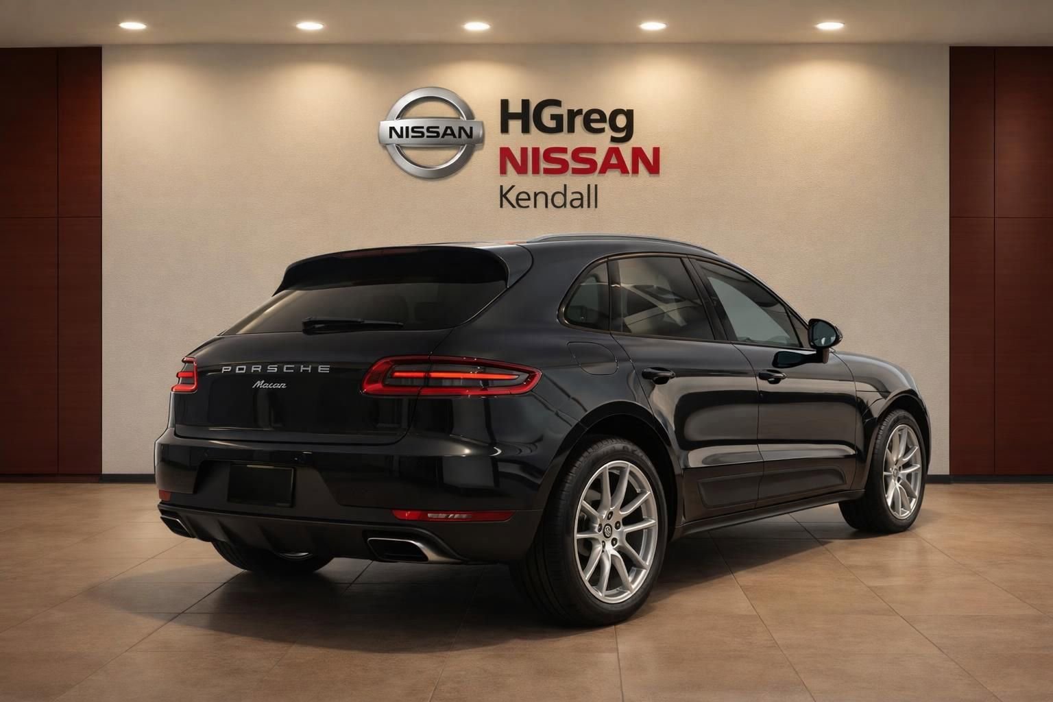 Used 2018 Porsche Macan AWD/4WD image 4