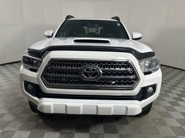 Used 2016 Toyota Tacoma TRD Sport AWD/4WD image 5