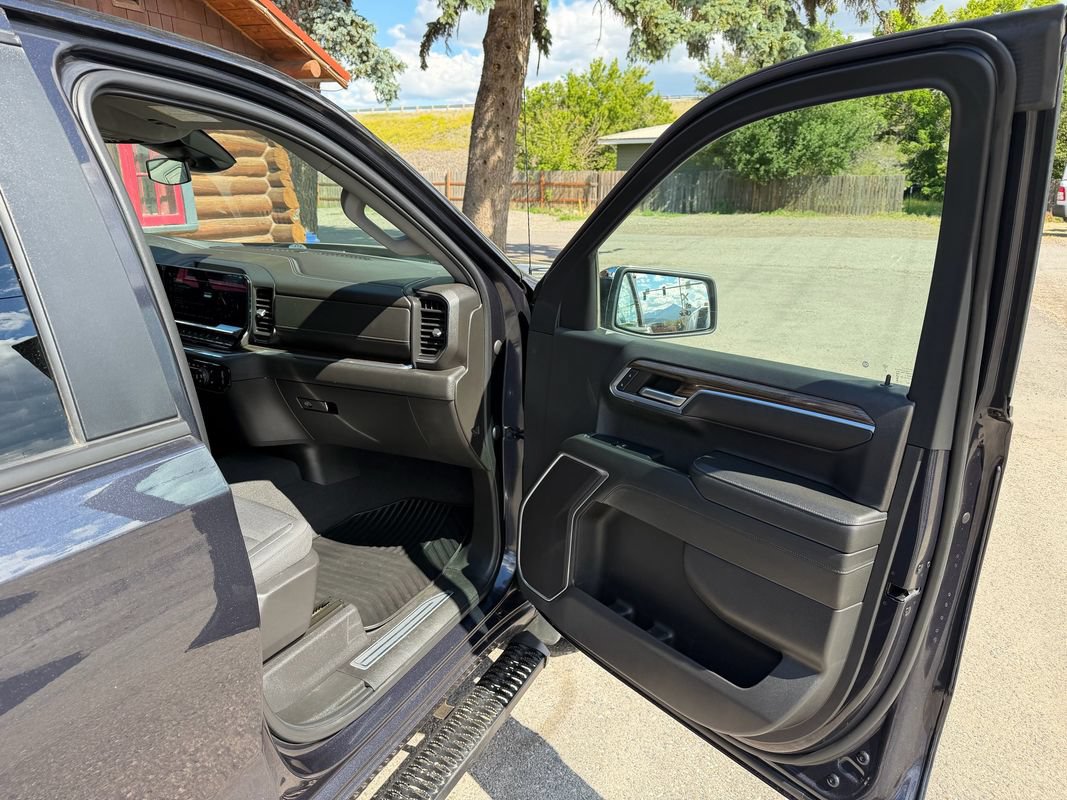 Used 2023 Chevrolet Silverado 1500 LT AWD/4WD image 29
