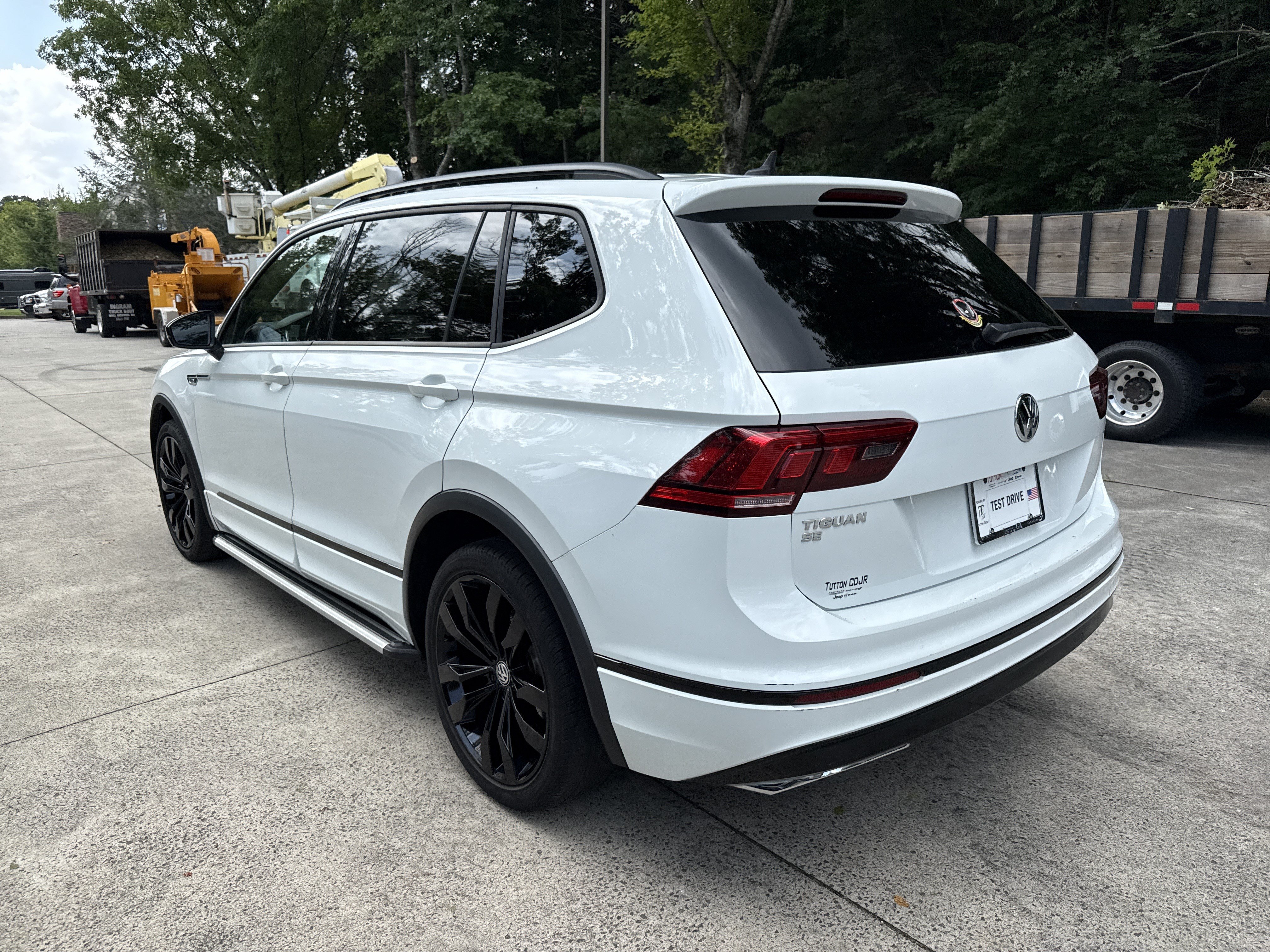 Used 2020 Volkswagen Tiguan SE R-Line FWD image 5