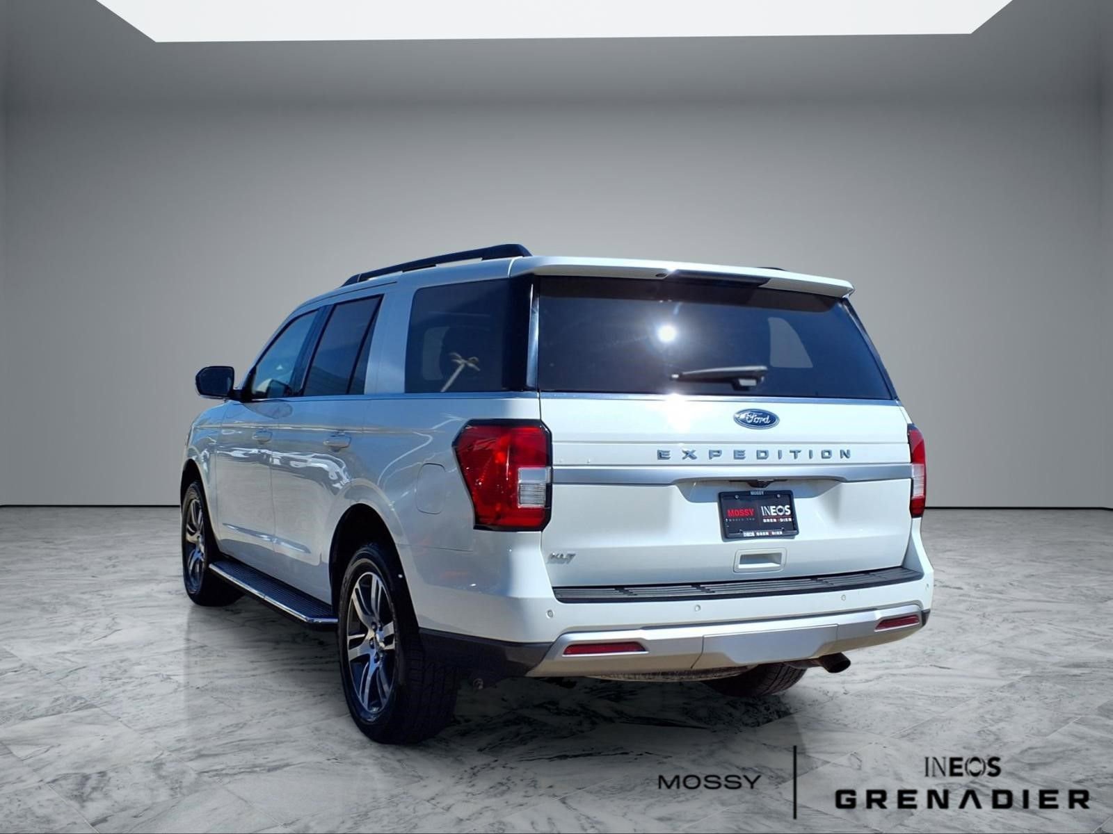 Used 2022 Ford Expedition XLT image 2