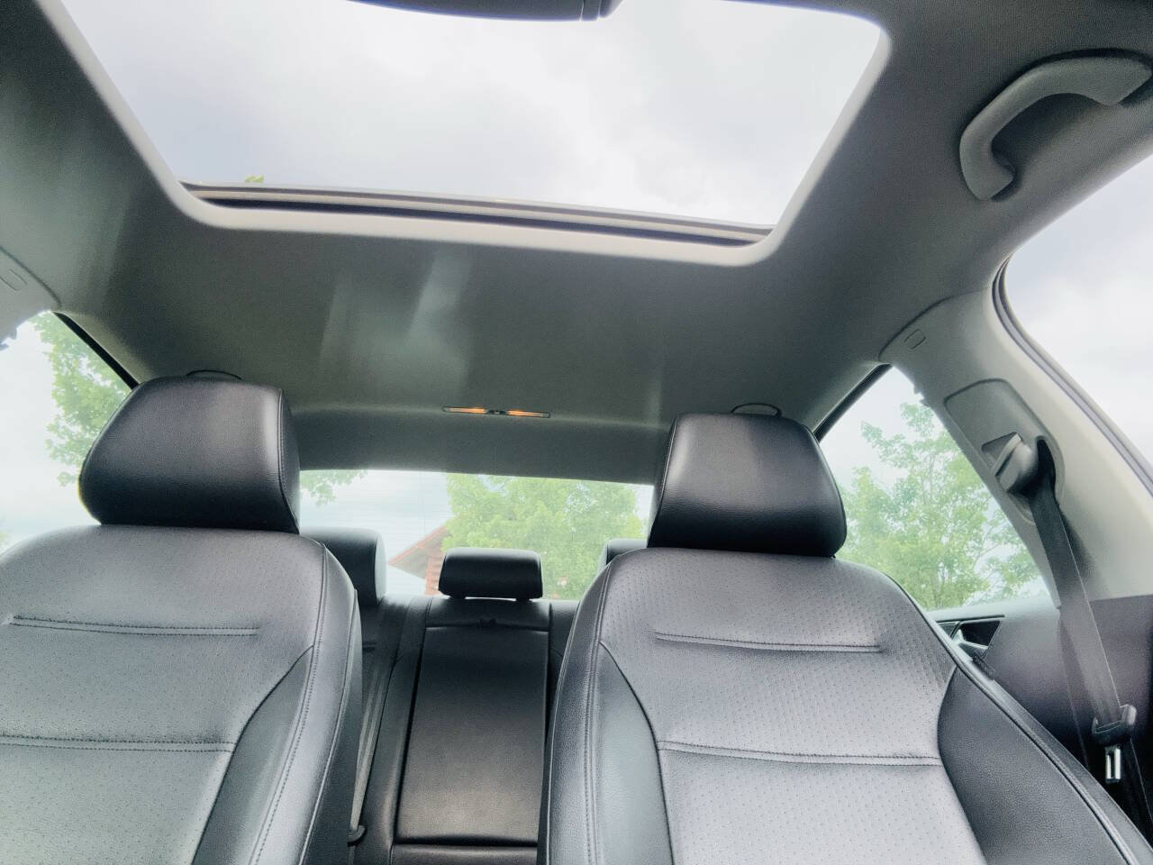 Used 2016 Volkswagen Jetta SEL w/ Lighting Package FWD image 5