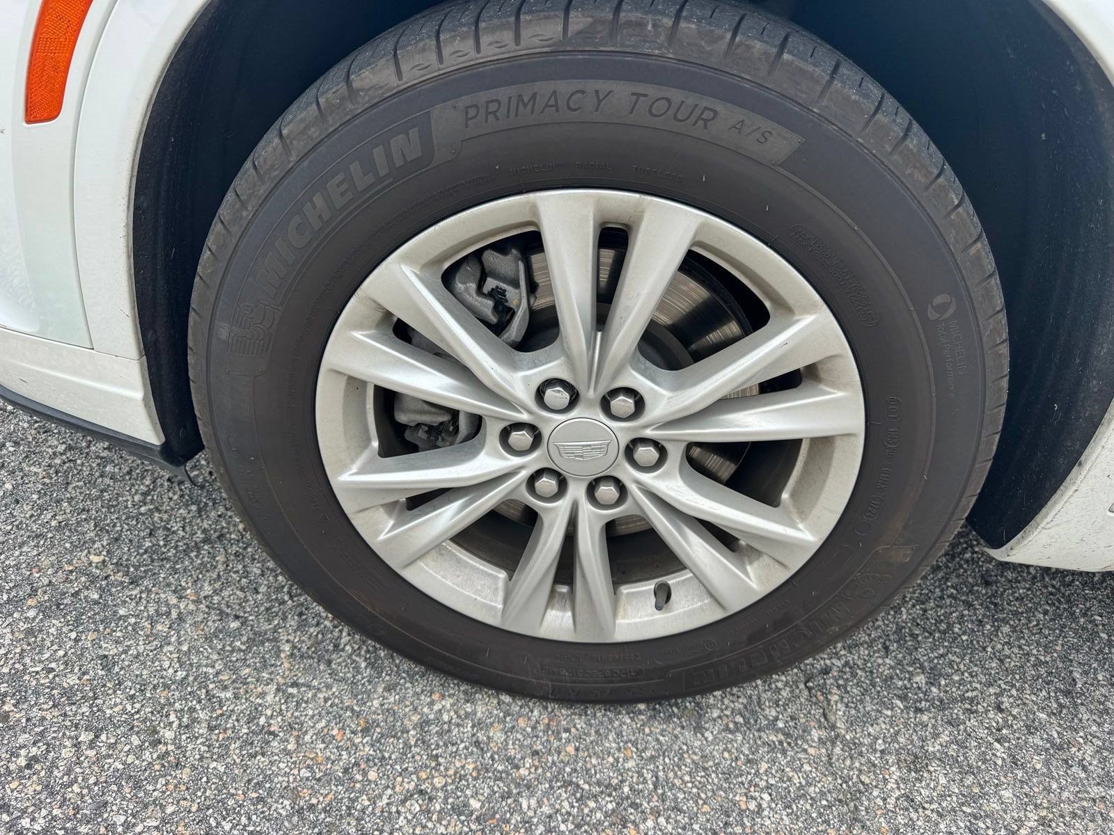 Certified 2024 Cadillac XT6 Luxury w/ LPO, Floor Liner Package AWD/4WD image 31