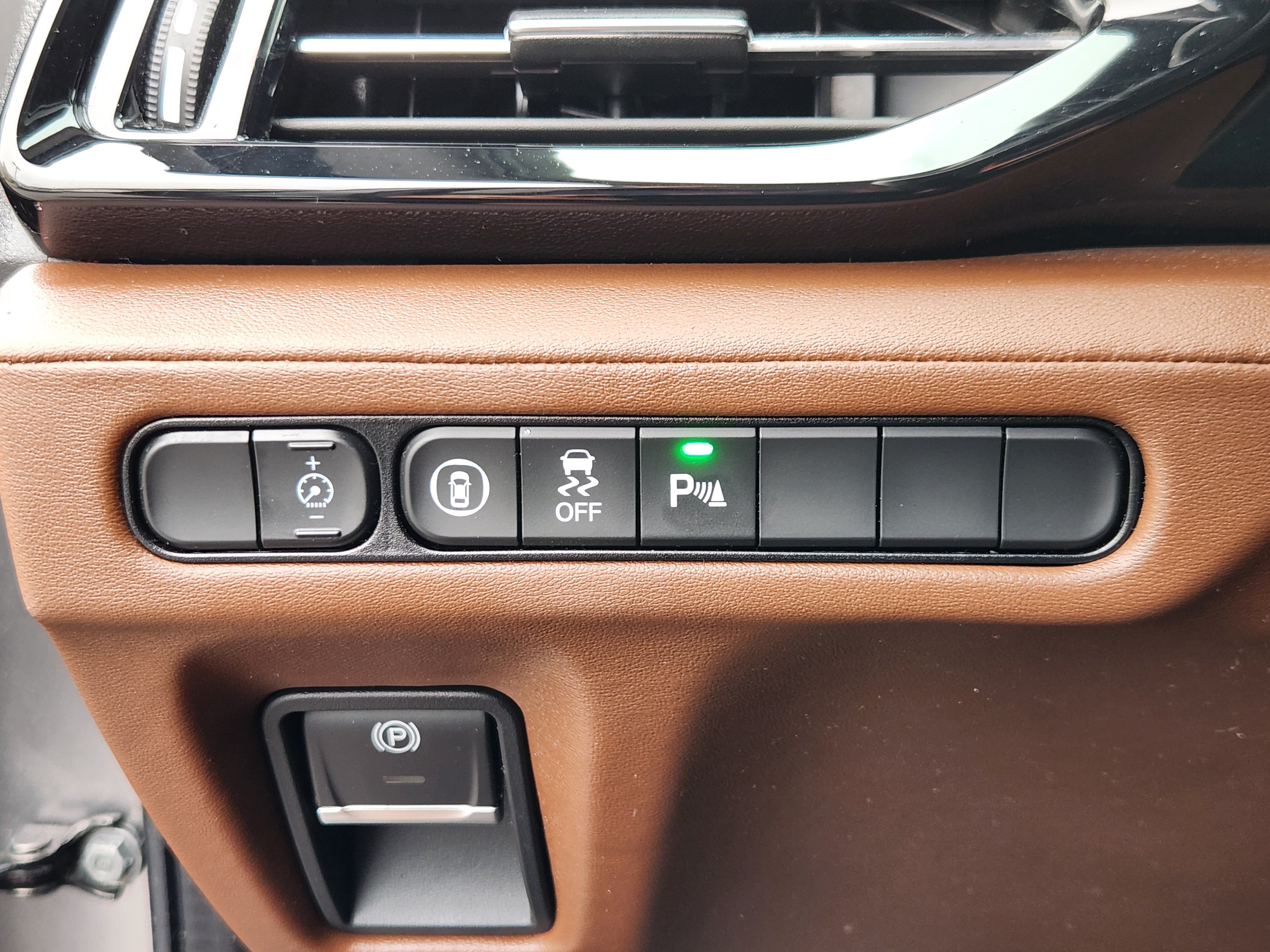 Certified 2024 Acura MDX w/ Technology Package AWD/4WD image 27