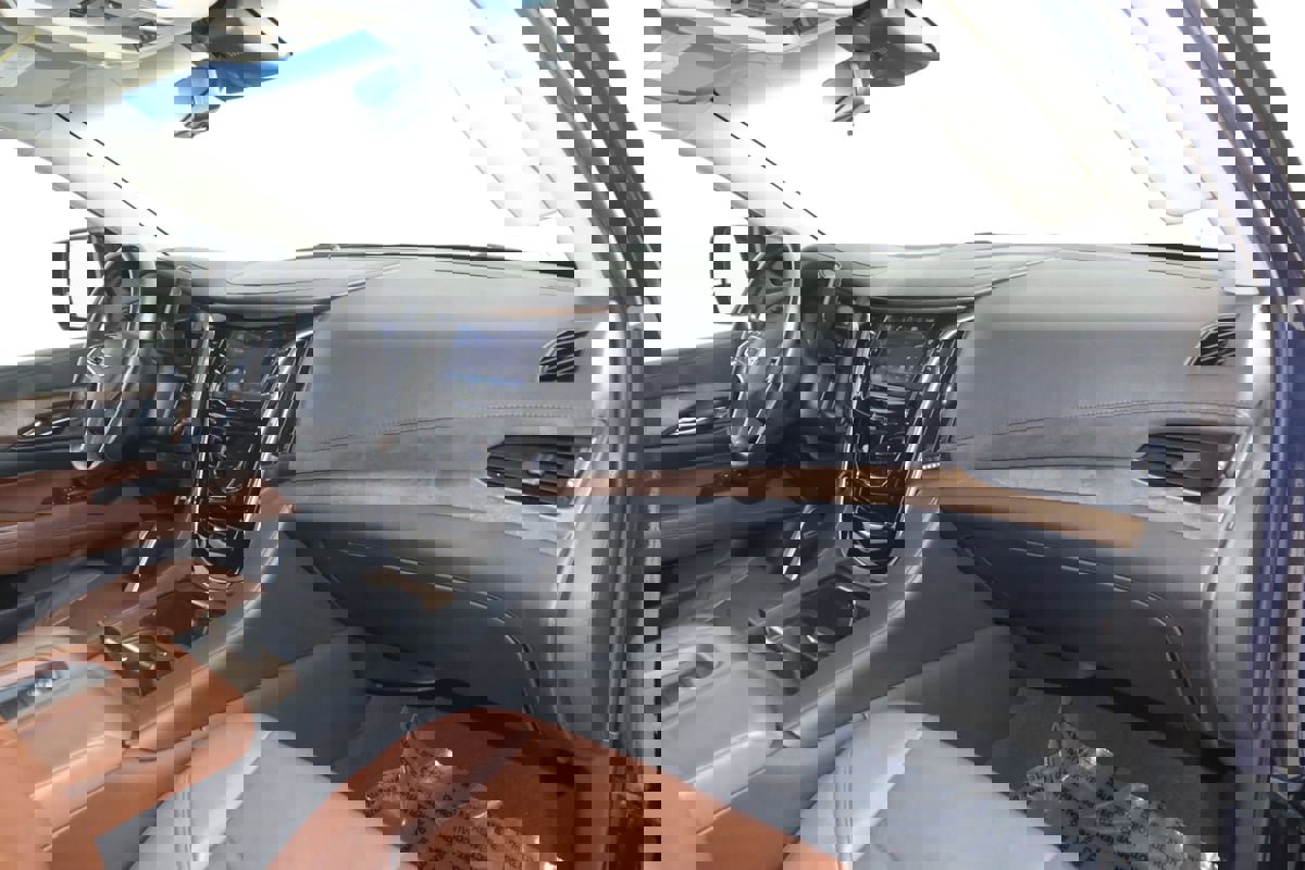 Used 2019 Cadillac Escalade ESV Premium Luxury AWD/4WD image 44