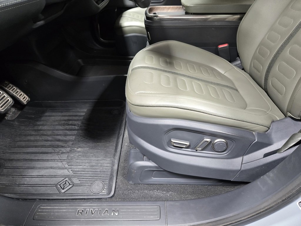 Used 2022 Rivian R1T Adventure image 12