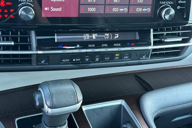 Used 2023 Toyota Sienna XLE image 27