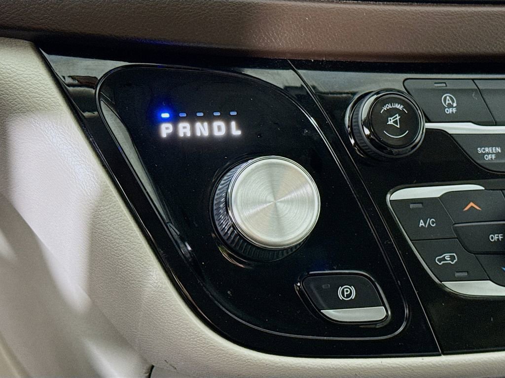 Used 2017 Chrysler Pacifica Touring Plus image 8