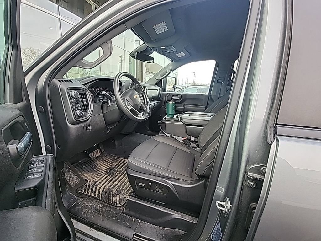 Used 2024 Chevrolet Silverado 2500 Custom w/ Custom Value Package image 5