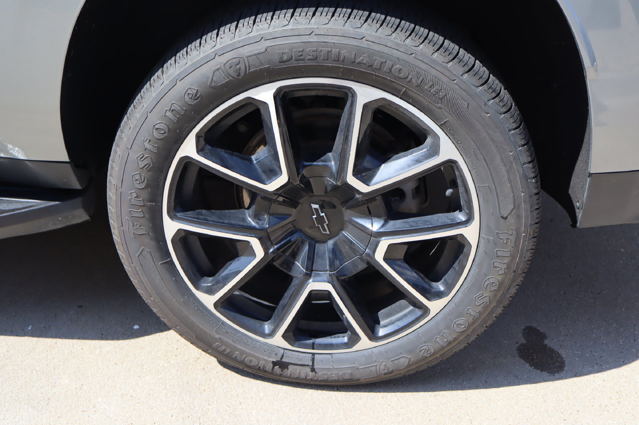 Used 2024 Chevrolet Suburban RST RWD image 28
