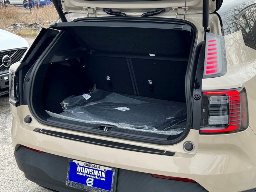 New 2026 Volvo EX30 Plus w/ Protection Package Premier image 13