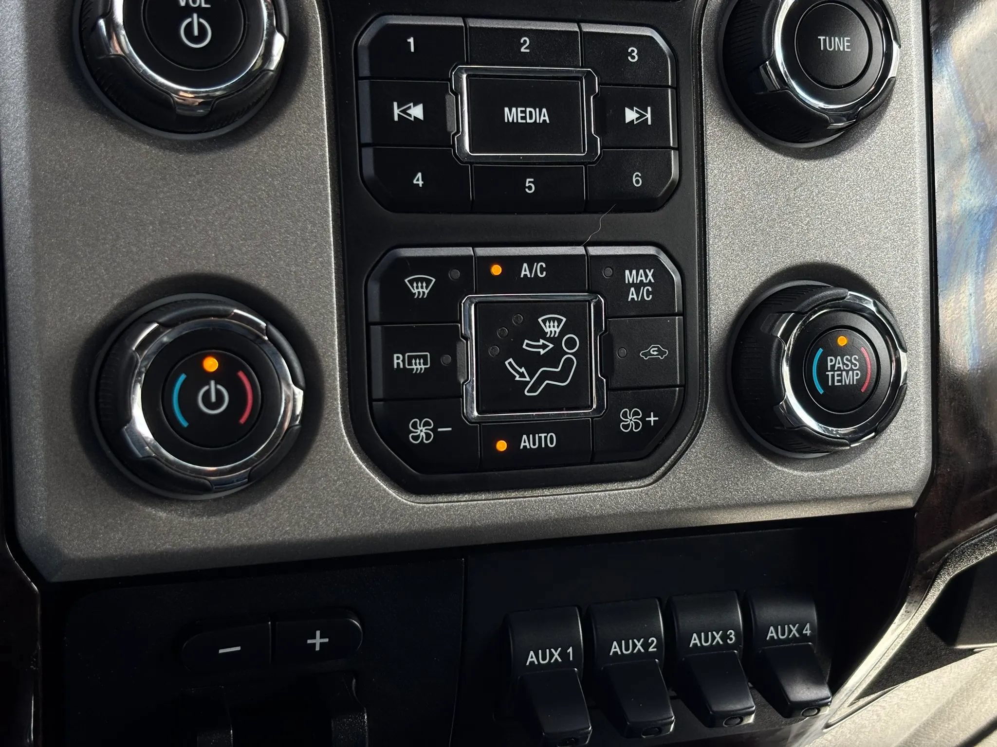 Used 2016 Ford F350 Platinum AWD/4WD image 39