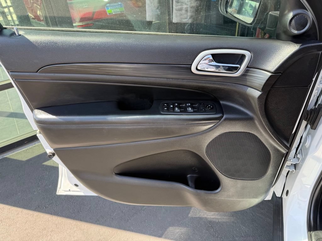 Used 2020 Jeep Grand Cherokee Laredo RWD image 33