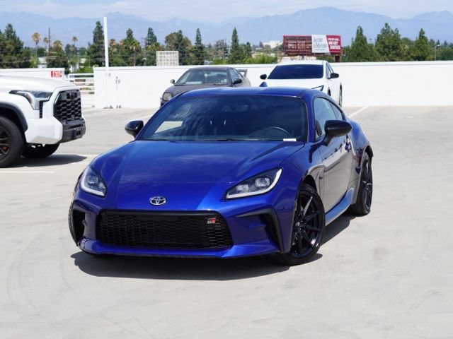 Used 2025 Toyota GR86 Premium w/ Performance Package RWD image 4