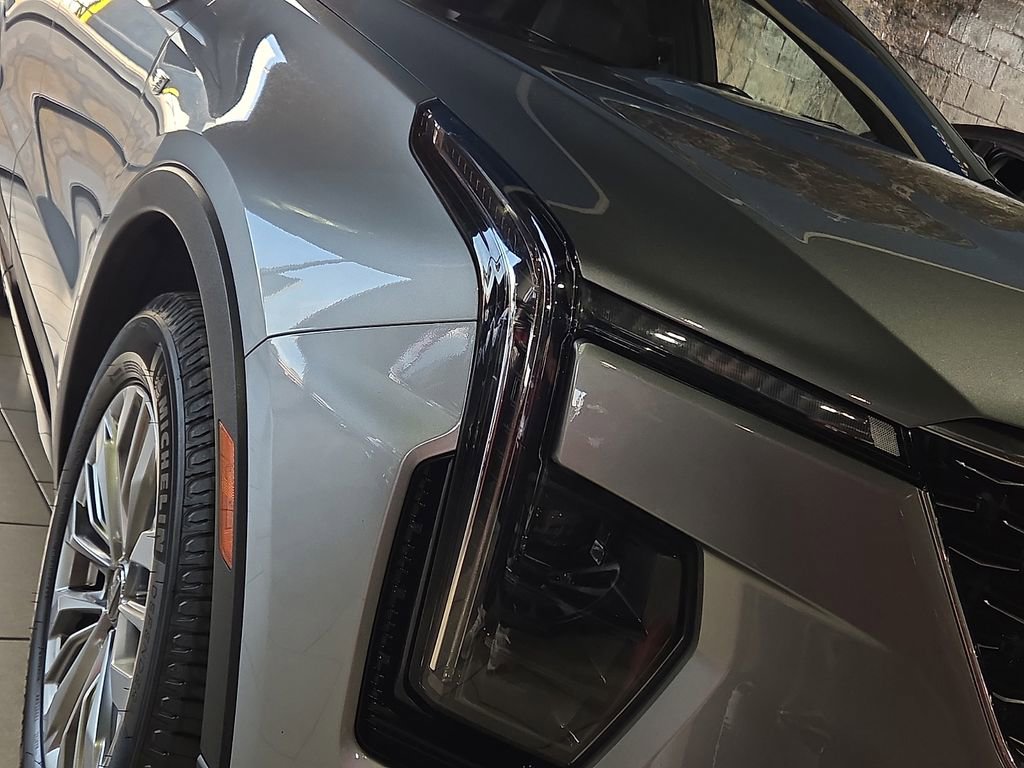 Used 2024 Cadillac XT4 Premium Luxury AWD/4WD image 8