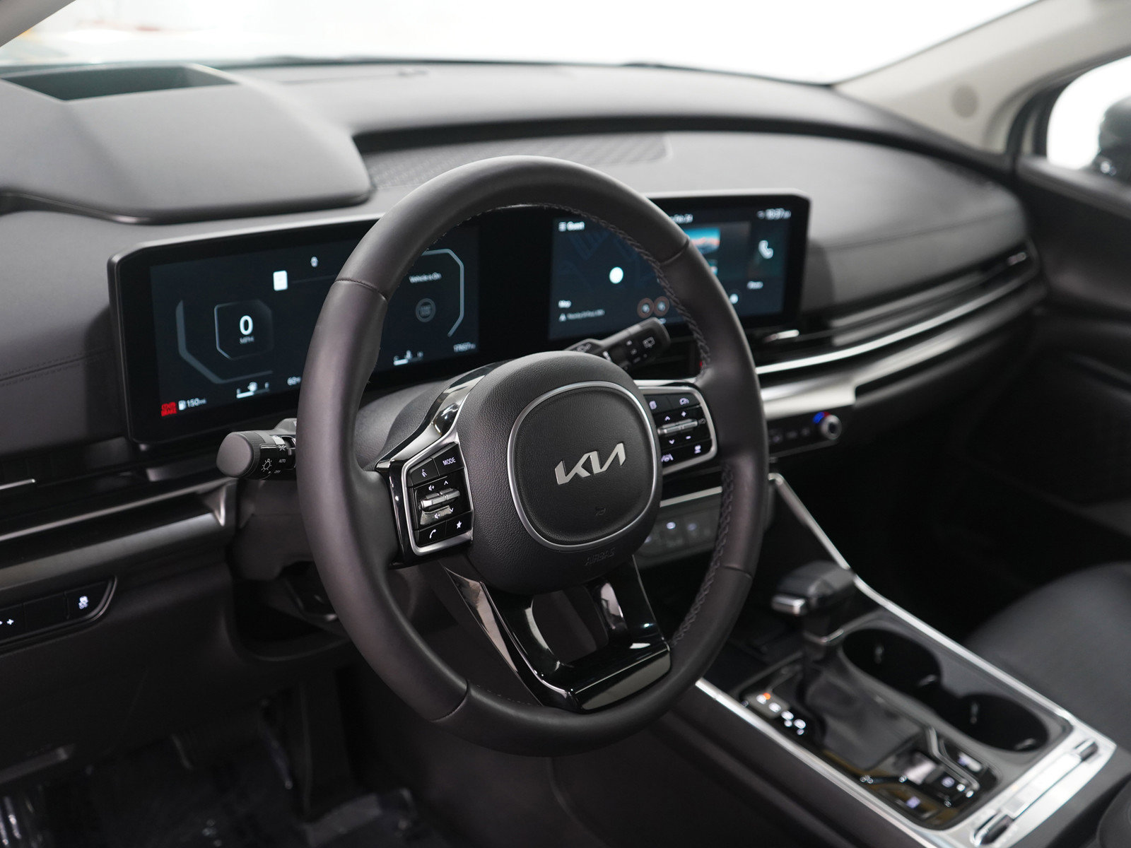 Used 2025 Kia Carnival SX Prestige image 24