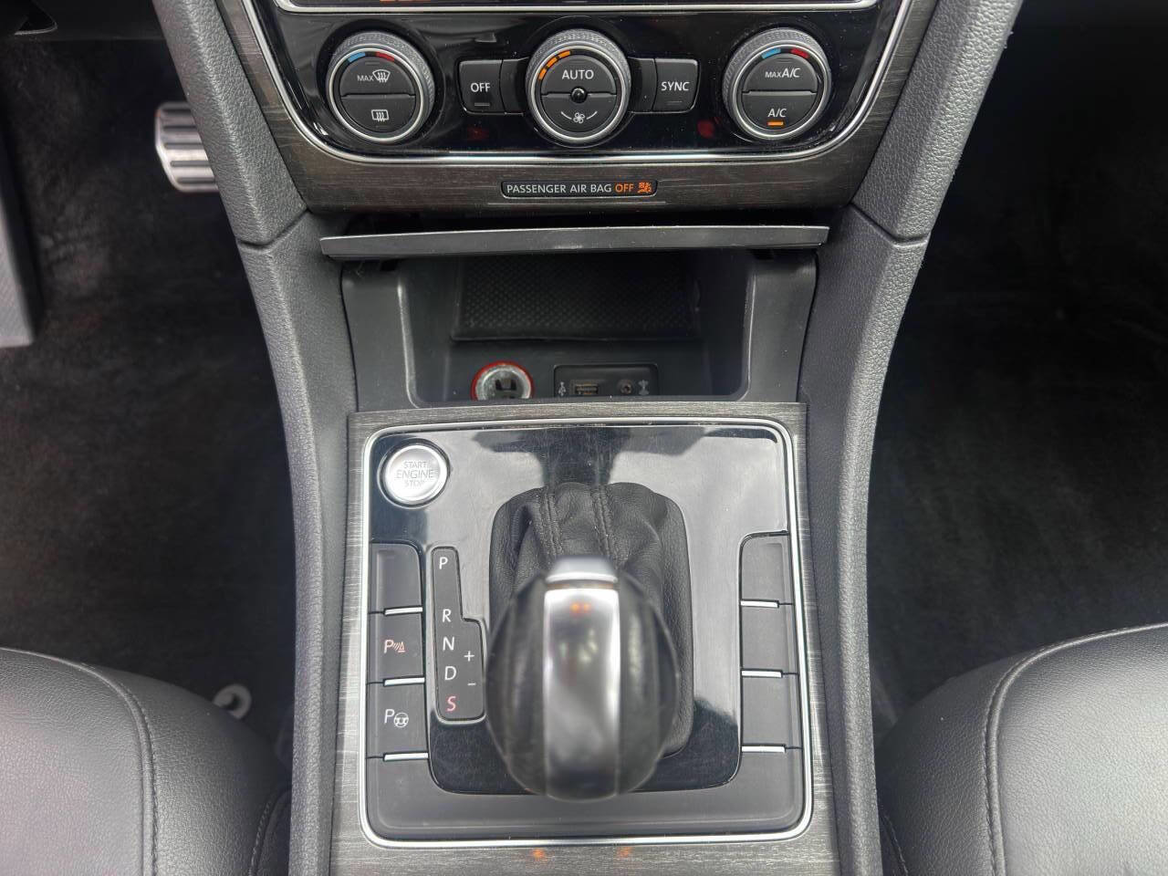 Used 2017 Volkswagen Passat 1.8T SEL Premium image 30