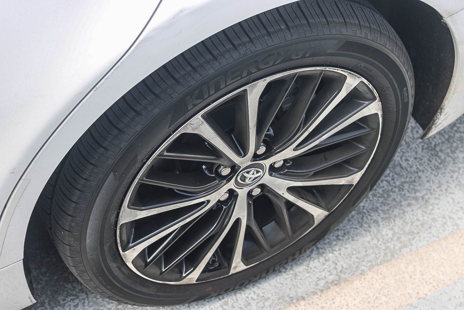 Used 2018 Toyota Camry SE w/ Moonroof Package FWD image 10