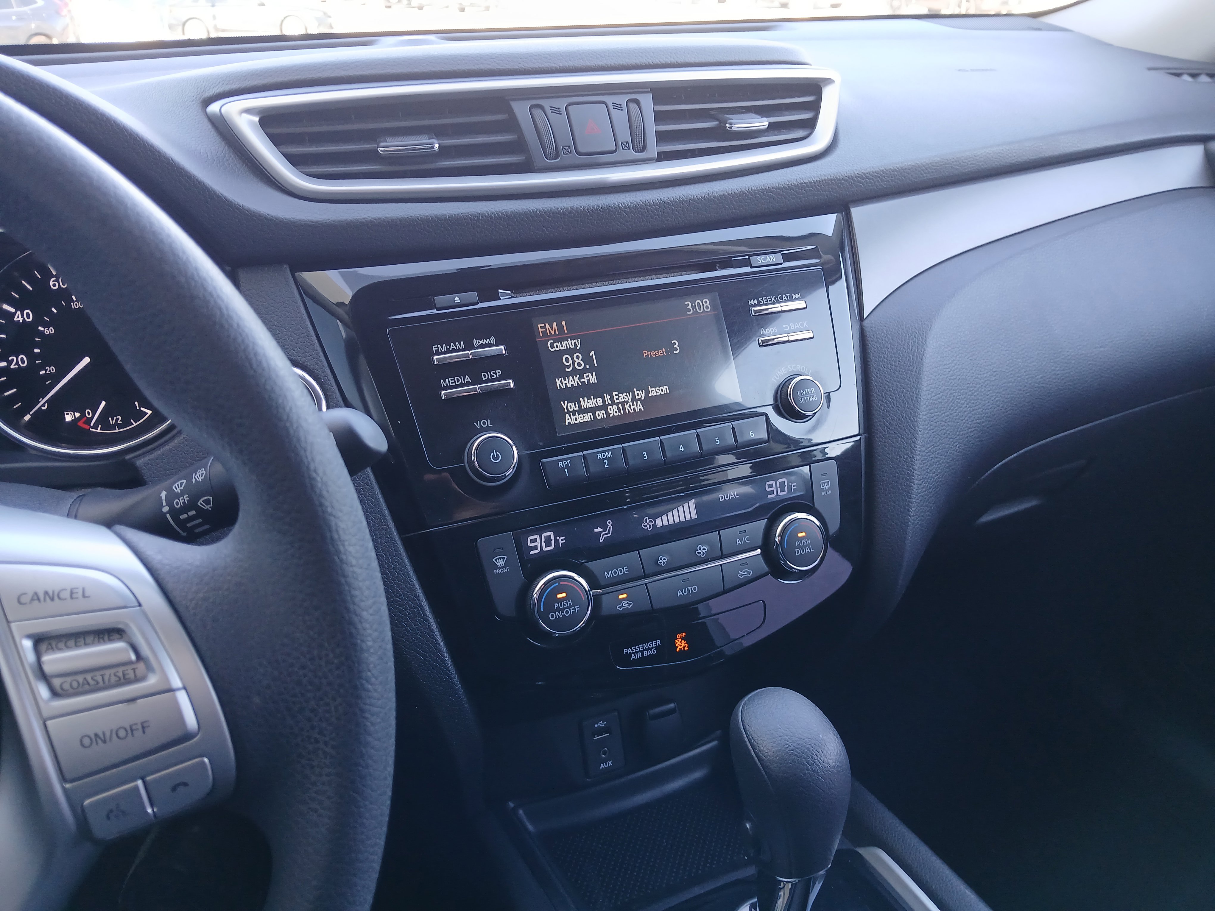 Used 2015 Nissan Rogue SV w/ SV Moonroof Package image 11