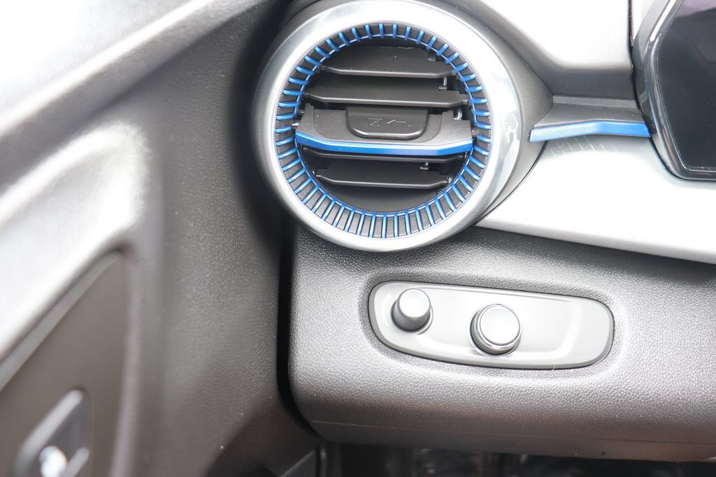 Used 2026 Chevrolet Trax LT FWD image 24