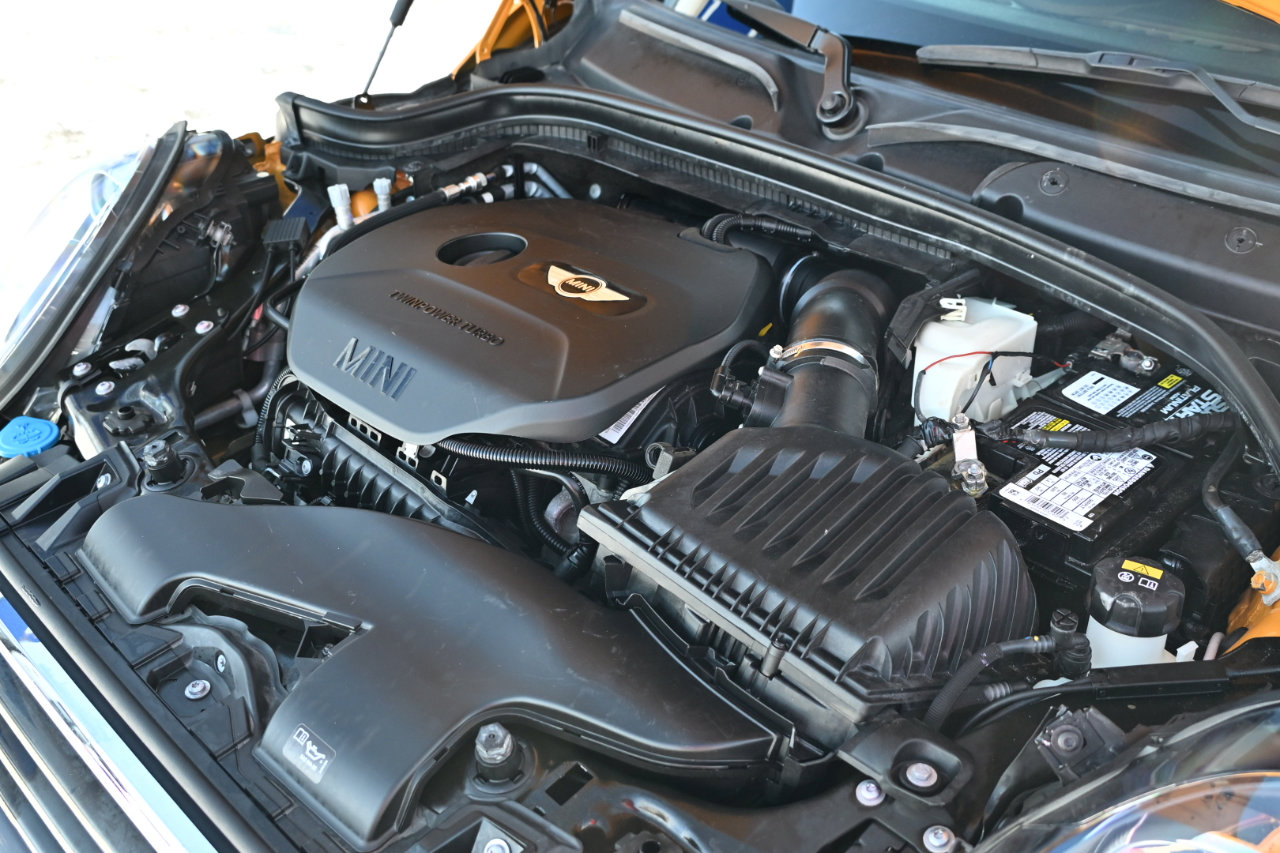 Used 2018 MINI Cooper Convertible image 32