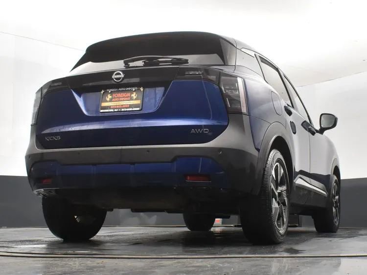 Used 2025 Nissan Kicks SV image 13