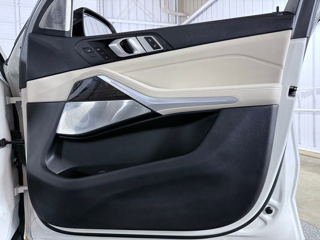 Used 2020 BMW X5 xDrive50i w/ Executive Package image 31