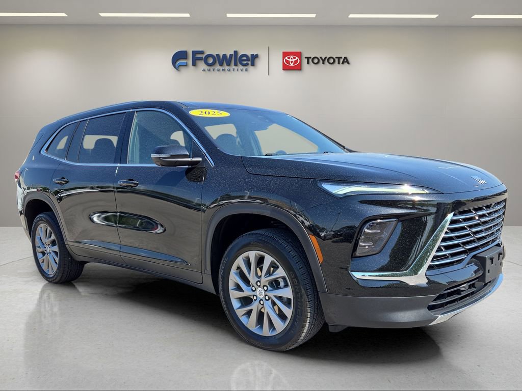 Used 2025 Buick Enclave Preferred FWD image 1