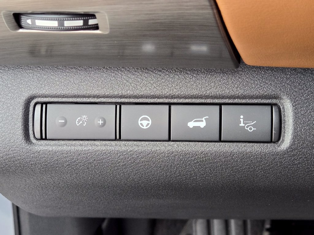 Certified 2025 Nissan Pathfinder Platinum w/ Lighting Package (N93) FWD image 34