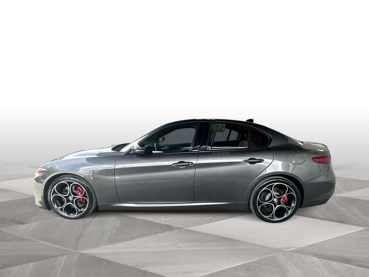 Used 2022 Alfa Romeo Giulia Veloce RWD image 5