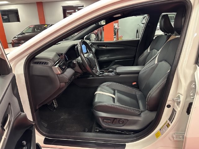 Used 2025 Toyota Camry SE FWD image 10