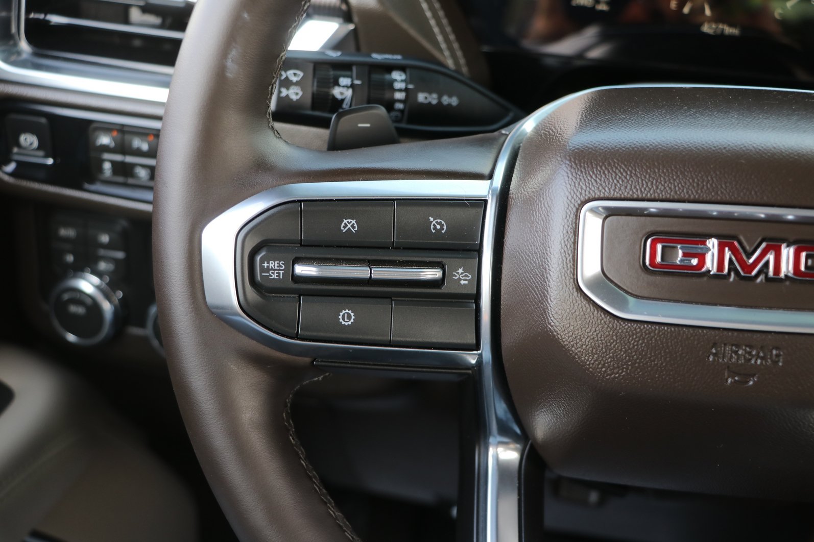 Used 2026 GMC Yukon XL Elevation AWD/4WD image 18