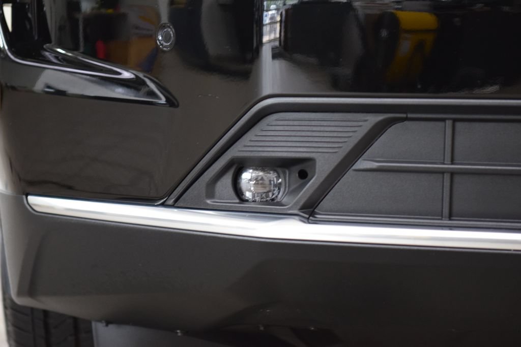 Used 2025 Chevrolet Tahoe High Country AWD/4WD image 14
