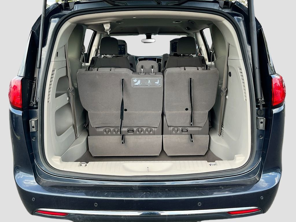 Certified 2020 Chrysler Pacifica Touring image 24