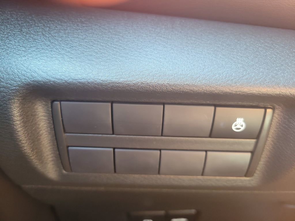 Used 2023 Nissan Kicks SR w/ SR Premium Package FWD image 24