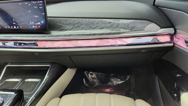 Used 2025 BMW 740i xDrive image 36