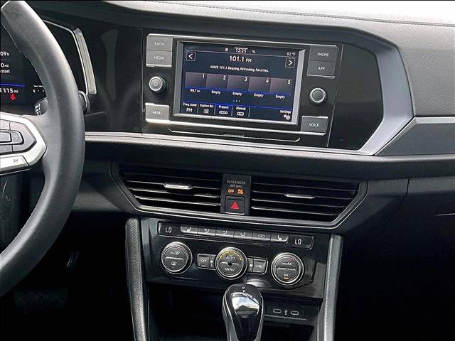 Used 2024 Volkswagen Jetta SE w/ Panoramic Sunroof Package FWD image 8