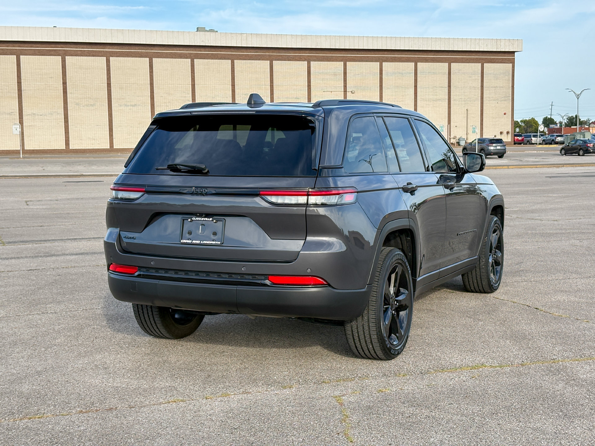Used 2023 Jeep Grand Cherokee Altitude AWD/4WD image 8