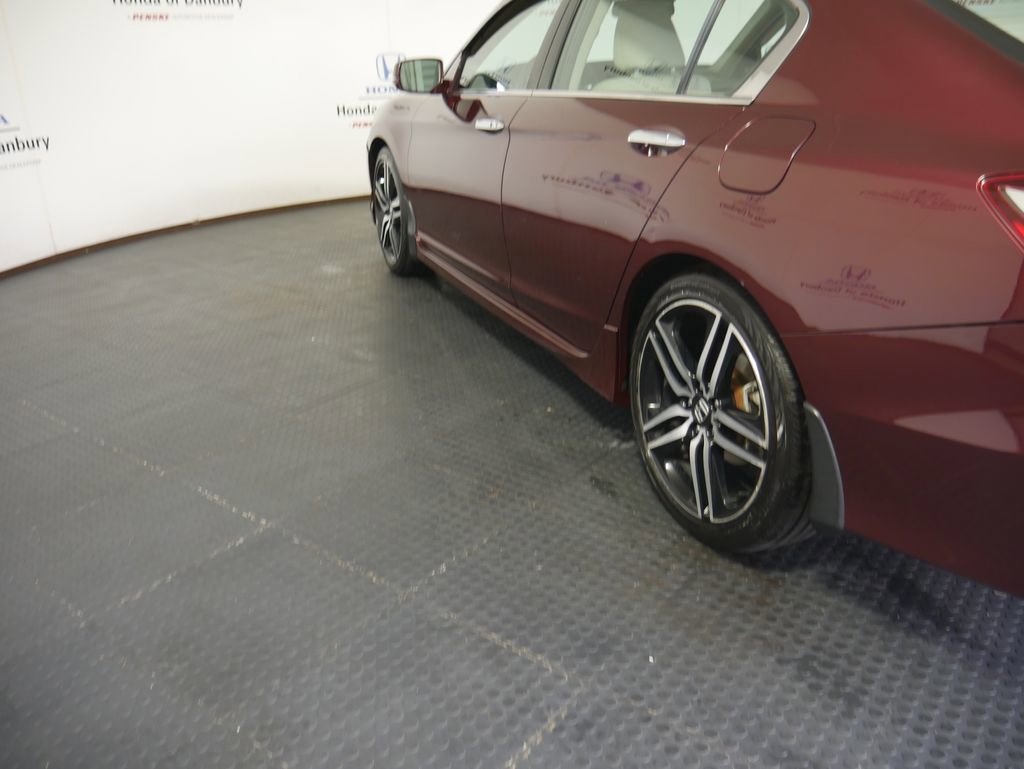 Used 2016 Honda Accord Touring image 10