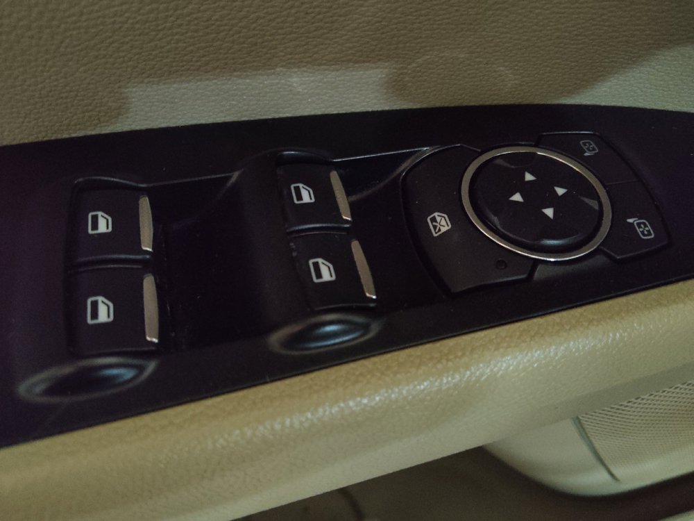 Used 2020 Ford Fusion SEL FWD image 27