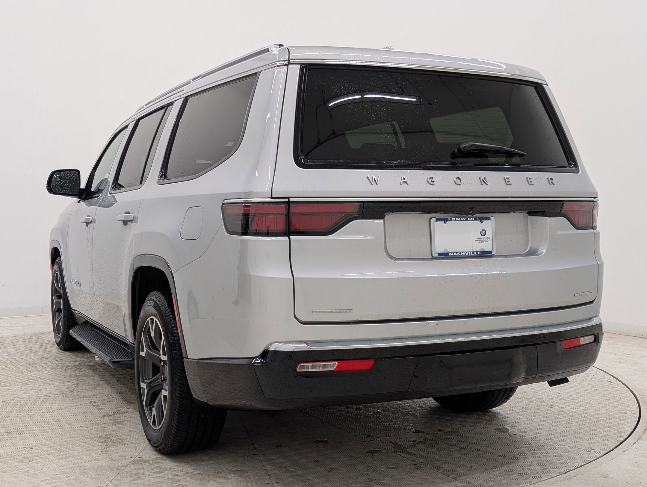 Used 2023 Jeep Wagoneer Series III w/ Preferred Equipment Group image 3